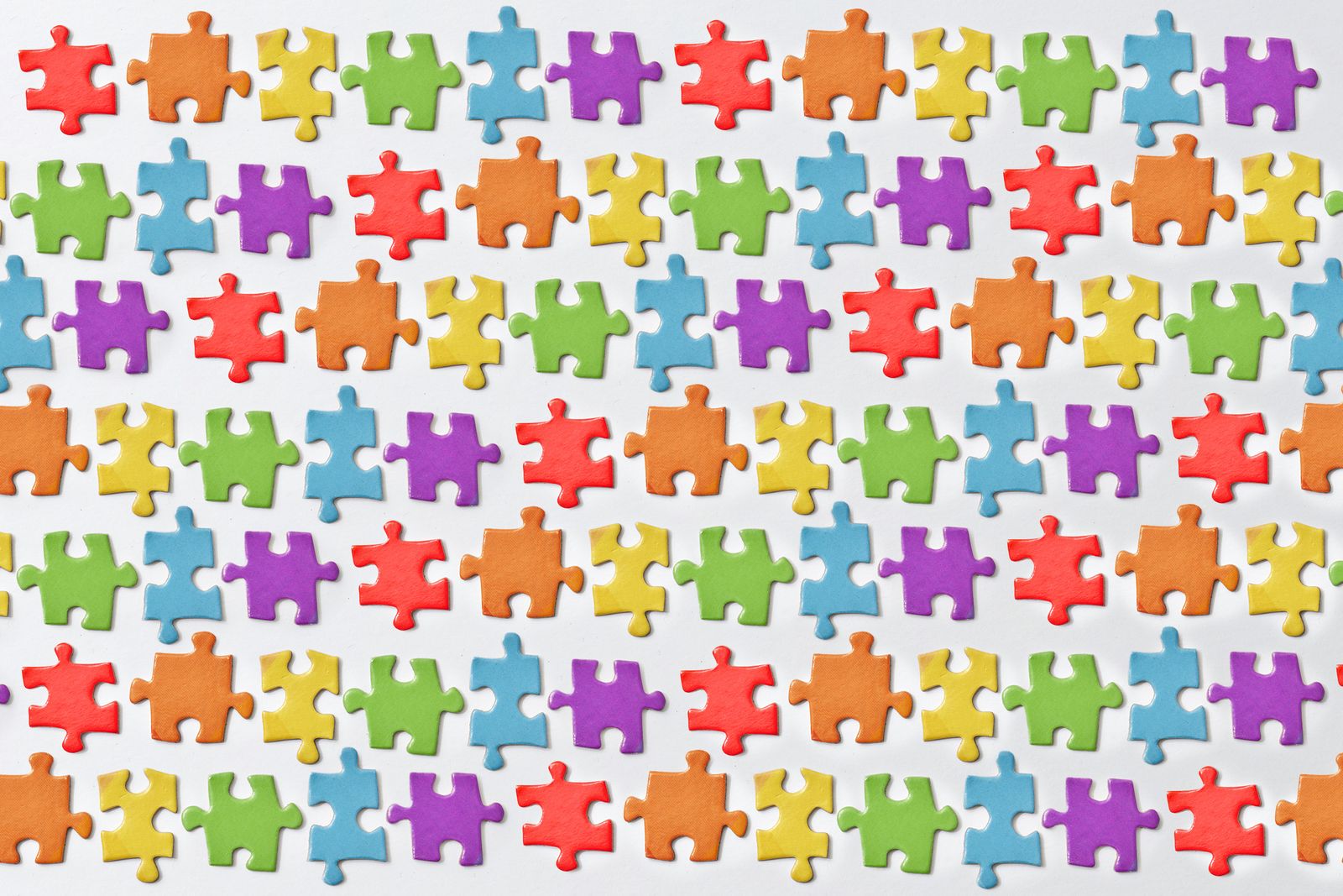 Kleurrijke puzzelstukjes in een patroon: hoeveel DISC-profielen bestaan er